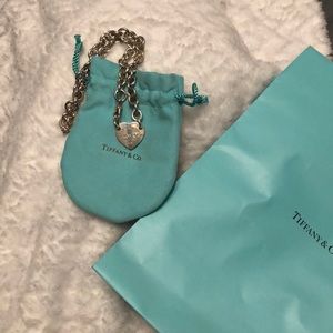 Return to Tiffany and Co necklace like new Iconic